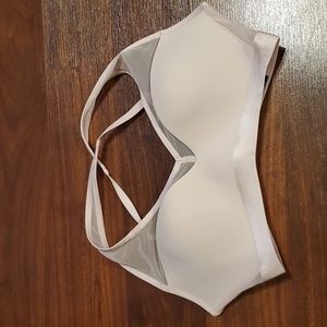 NWOT Victoria's Secret incredible lightweight bra